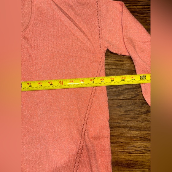 Jennifer Lopez Lightweight Hi-Low Sweater Size Medium - Picture 5 of 8